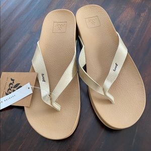NWT Reef cushion flip flops; women’s size 8